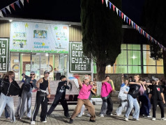 Точь‑в‑точь: или как за один вечер собрать весь мировой хит‑парад на одной площади!