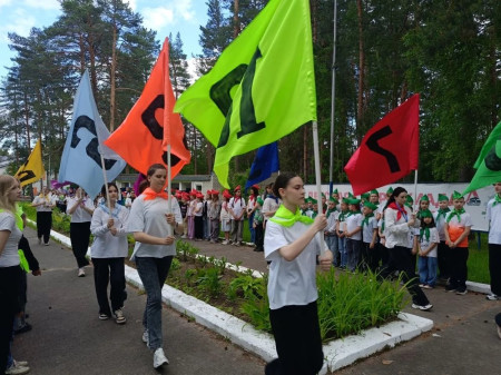 Торжественная линейка открытия 1 смены. Старт интересного лета в лагере 