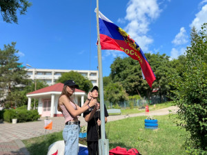 Как волнительно поднимать влаг нашего государства!