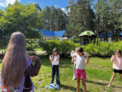 Помощники в лагере