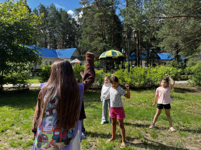 Помощники в лагере