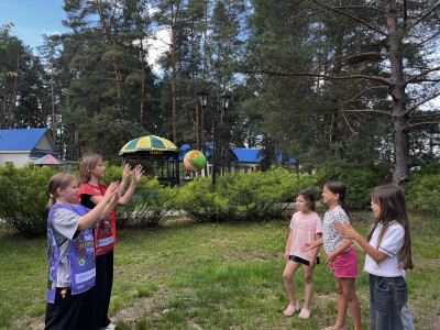 Помощники в лагере
