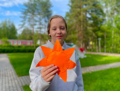 Тепло рук и сердец: в “Маяке” создают солнышки для добрых дел!