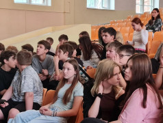 Три подгруппы, один флаг: как в лагере прошёл квиз ко Дню Государственного флага России