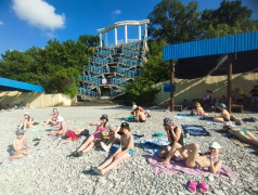 В ДОЛ «Экспресс» (пос. Кабардинка) сбылась мечта многих ребят: вода в море достигла нужной температуры.