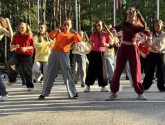 Торжественное открытие четвёртой смены &mdash; 2026: флаги, девизы и яркие визитки