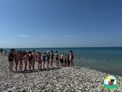 Солнце, море и крепкая дружба: пляжный отдых в ДОЛ &laquo;Зелёный огонёк&raquo;