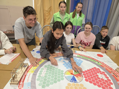 Игра в лицах