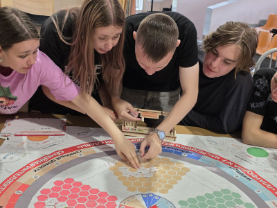 Игра в лицах