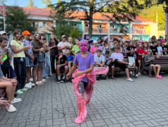 ДОЛ «Экспресс» перерабатывает звёзд: От Белль до Измы в мусорном гламуре!
