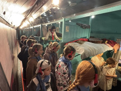 Посещение &laquo;Поезда Победы&raquo; и письма российским солдатам в лагере &laquo;Надежда&raquo;
