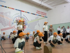 Линейка-открытие «Мы пришли за счастьем!»
