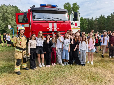 Спасатели рядом: пожарные из Барнаула провели учения в ДОЛ 