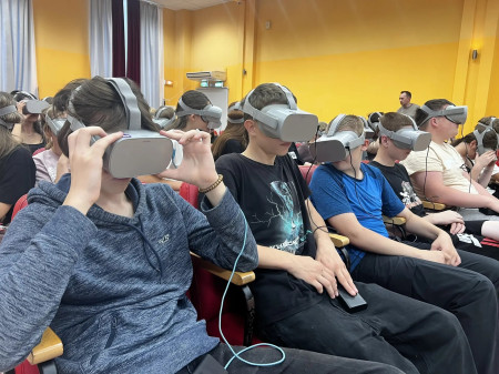 От Алтая до полёта на драконах: в ДОЛ им. Гагарина прошли VR‑сеансы