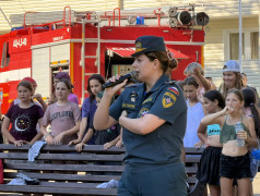 Не лекция, а аттракцион: в ДОЛ &bdquo;Экспресс&ldquo; ребят искупали из пожарного гидранта&nbsp;&mdash;&nbsp;строго по технике безопасности!