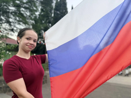 Бело‑сине‑красное настроение: День флага в ДОЛ “Экспресс”