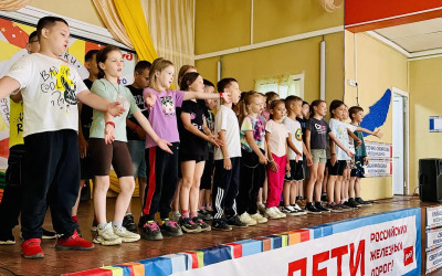 В детских лагерях прошли праздничные мероприятия ко Дню железнодорожника
