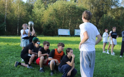 Шум трибун и воля к победе: День физкультурника объединил железнодорожные лагеря