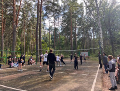 В рамках мероприятий приуроченных ко "Дню молодежи" в нашем лагере «Услада» прошли захватывающие соревнования по пионерболу между 3 и 4 и по волейболу между 1 и 2 отрядами!