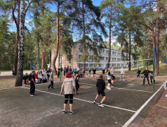 В рамках мероприятий приуроченных ко "Дню молодежи" в нашем лагере «Услада» прошли захватывающие соревнования по пионерболу между 3 и 4 и по волейболу между 1 и 2 отрядами!