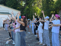 Бодрое начало: спортивная разминка в ДОЛ &laquo;Зелёный огонёк&raquo;