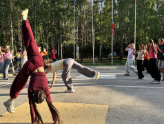 Торжественное открытие четвёртой смены &mdash; 2026: флаги, девизы и яркие визитки