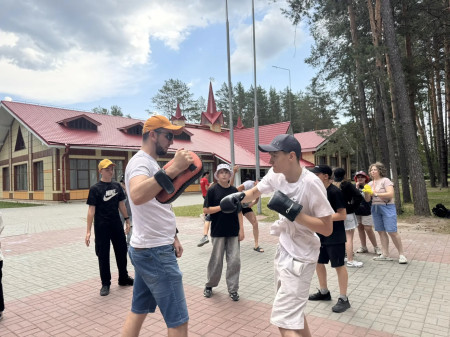 Самооборона в деле: ребята из ДОЛ им. Гагарина осваивают азы защиты! 