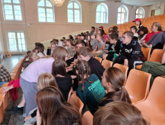 Три подгруппы, один флаг: как в лагере прошёл квиз ко Дню Государственного флага России