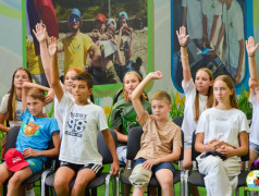 Важные гости в Зелёном Огоньке!
