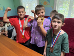 Когда легенда говорит с детьми: встреча с чемпионами в День физкультурника