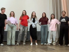 Таланты зажигают сцену: Вечерний концерт вожатых покоряет сердца зрителей!