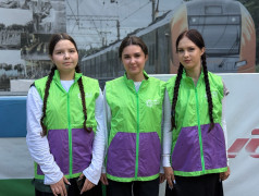 Торжественная линейка: старт недели, флаги и новые ТИН‑лидеры!