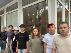 "Память в каждом окне": отряды из ДОЛ им. Гагарина присоединился к акции &ldquo;Окна памяти&rdquo;