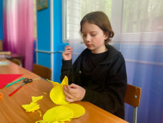 Тепло рук и сердец: в “Маяке” создают солнышки для добрых дел!