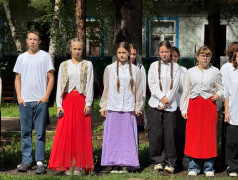 Торжественная линейка: старт недели, флаги и новые ТИН‑лидеры!