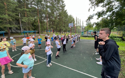 На веселую зарядку становитесь по порядку! На Тин- лидера равняйся и здоровьем занимайся !