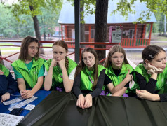 Маленькие ручки &mdash; большая помощь: в &laquo;Орлёнке&raquo;  собирали сухой душ для бойцов СВО.