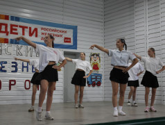 "Мы &mdash; дети РЖД": когда весь лагерь поёт и танцует в ритме железных дорог! 