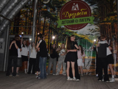 Торжественная линейка закрытия смены в лагере ОЦ "Дружба".