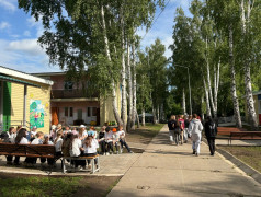 22 июня в ДОЛ им. Лизы Чайкиной почтили память героев Великой Отечественной войны: уроки мужества, смотр строя и битва хоров