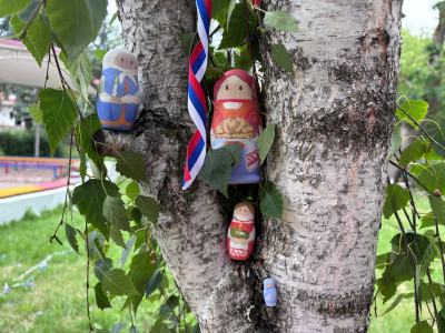 Целые поколения в одной композиции.
