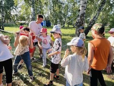 В помощи-сила, умения во время поддержать-забота
