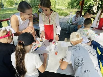 В помощи-сила, умения во время поддержать-забота