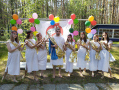 12 июня- День России. Праздник. Открытие первой спортивной смены. Конкурс спортивных танцев и вольных упражнений.