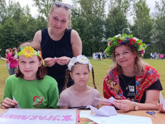 ПЕРВЫЕ ШАГИ К ТРАДИЦИИ: ОТЗЫВЫ РОДИТЕЛЕЙ О СЕМЕЙНОМ ПРАЗДНИКЕ В «ТВЕРЦЕ»