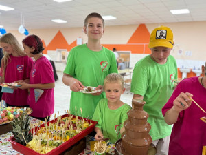 СЛАДКОЕ ПУТЕШЕСТВИЕ: КАК «ТВЕРЦА» НА ШОКОЛАДНОМ ЭКСПРЕССЕ В ДЕТСТВО УМЧАЛА!