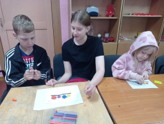 На кружке &laquo;Мягкая игрушка&raquo;: осваиваем пластилинографию &mdash; новое творческое приключение!