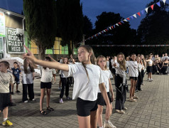 Три минуты танца&nbsp;&mdash;&nbsp;и целая смена будет повторять: в ДОЛ &ldquo;Экспресс" выбрали лучшие флешмобы!