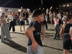 Танцующий человек: тут не до сна, тут до утра танцуют!