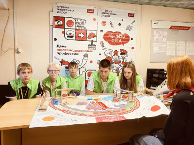 Активные подростки в Дол &laquo;Локомотива&raquo; 